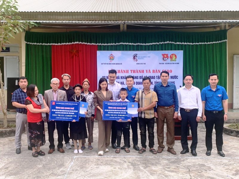 Khánh thành và bàn giao nhà Khăn Quàng đỏ và tặng téc nước sinh hoạt cho các hộ gia đình có hoàn cảnh khó khăn tại xã Yên Hà, Quang Bình