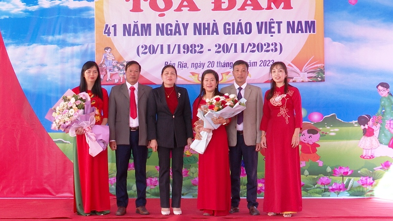 Toạ đàm kỷ niệm 41 năm Ngày Nhà giáo Việt Nam 20/11 tại xã Bản Rịa