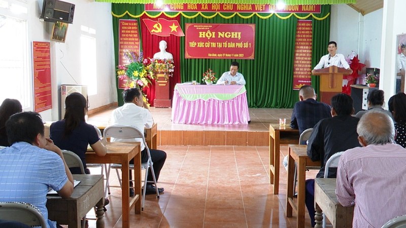Tổ đại biểu số 01 HĐND huyện tiếp xúc cử tri tại Tổ dân phố số 01, thị trấn Yên Bình