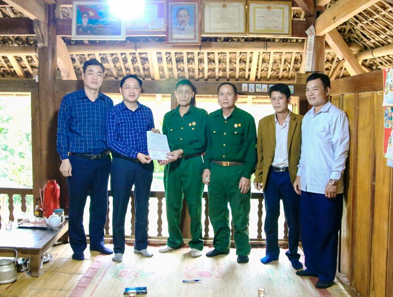 Quang Bình: Trao kinh phí hỗ trợ sửa chữa nhà cho hội viên nạn nhân chất độc da cam