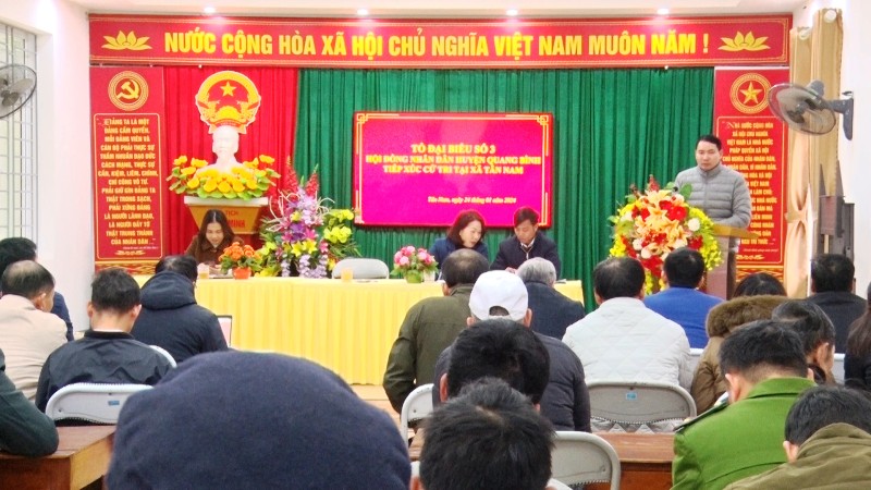 Đại biểu HĐND huyện tiếp xúc cử tri tại xã Tân Nam