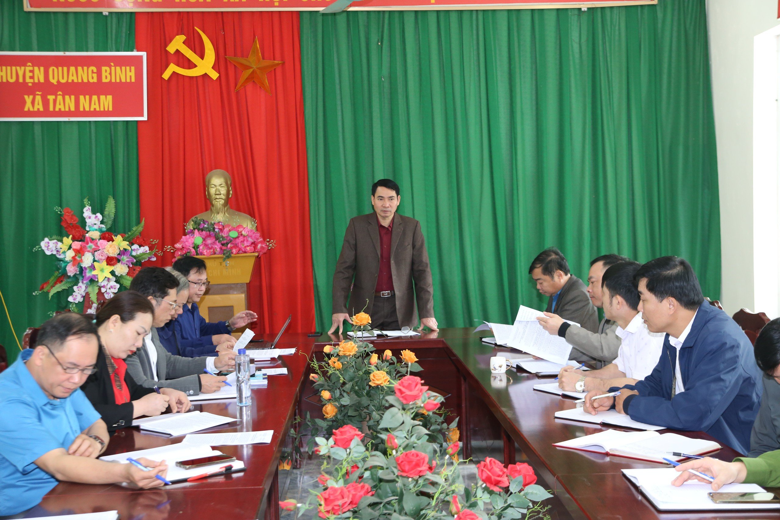 Phó Bí thư T.Tr Huyện ủy, Chủ tịch HĐND huyện làm việc tại xã Tân Nam