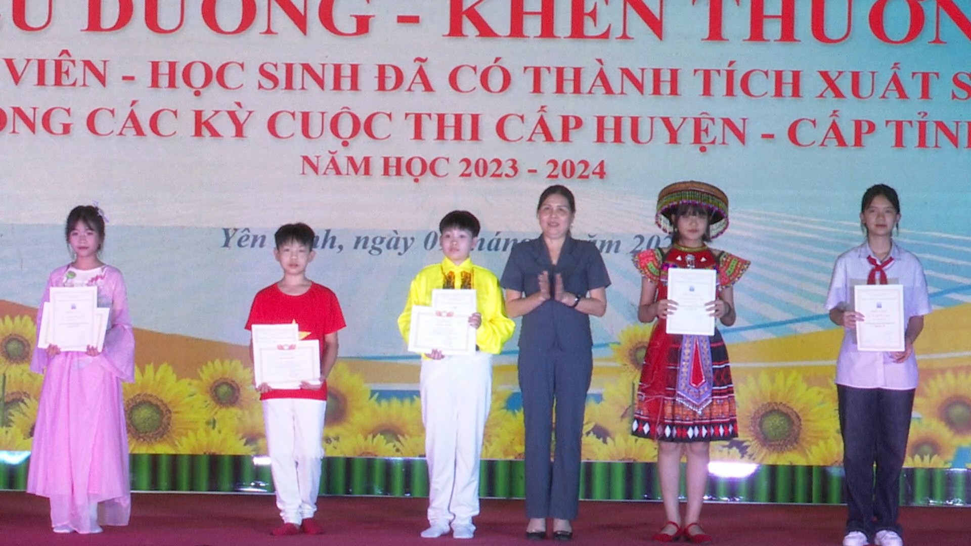 Trường THCS Chu Văn An tổ chức lễ tuyên dương thầy cô và các em học sinh có thành tích xuất sắc năm học 2023 - 2024