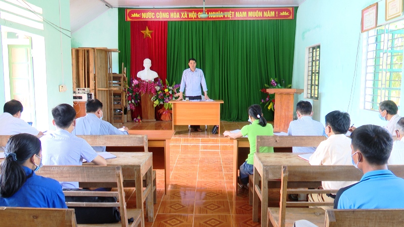 Phó Bí thư Thường trực Huyện ủy làm việc với Chi bộ thôn Nghè, xã Hương Sơn