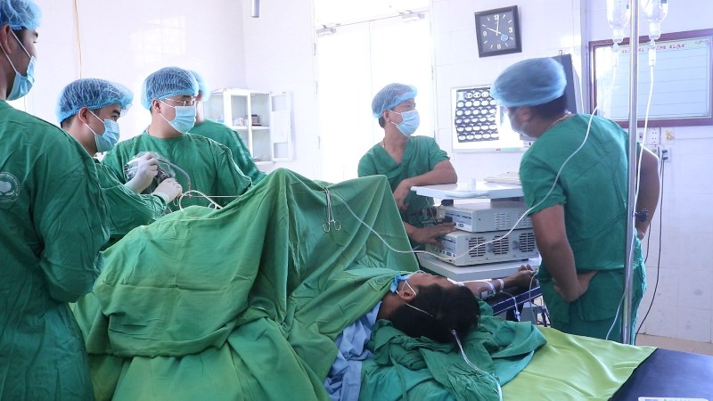 Bệnh viện Đa khoa huyện Quang Bình triển khai thành công kỹ thuật tán sỏi nội soi ngược dòng bằng Laser