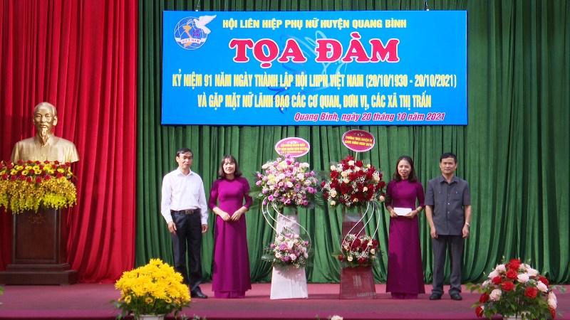 Toạ đàm kỷ niệm 91 năm Ngày thành lập Hội Liên hiệp phụ nữ Việt Nam (20/10/1930 - 20/10/2021) và gặp mặt nữ lãnh đạo các cơ quan, đơn vị, các xã, thị trấn