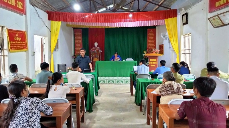 Bí thư Huyện ủy dự sinh hoạt Chi bộ với Tổ dân phố số 5, thị trấn Yên Bình