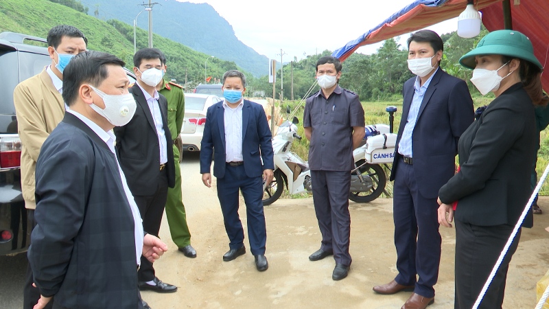 Đoàn công tác số 10 của Tỉnh ủy kiểm tra công tác phòng, chống dịch bệnh Covid - 19 và làm việc tại huyện Quang Bình