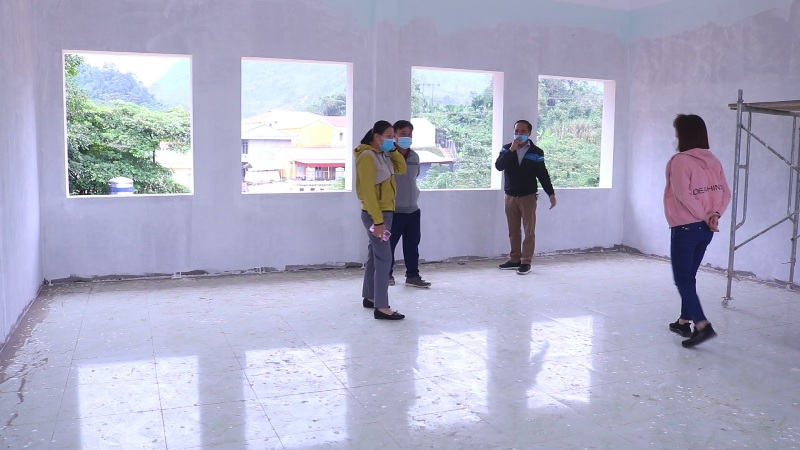 Phó Chủ tịch Thường trực UBND huyện kiểm tra tiến độ xây dựng cơ sở vật chất các trường học tại xã Tân Nam