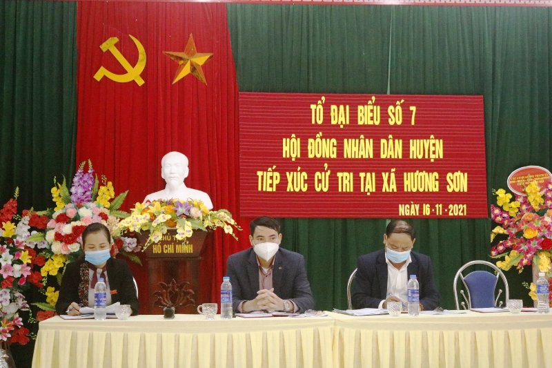 Tổ đại biểu số 07 HĐND huyện tiếp xúc cử tri tại xã Hương Sơn