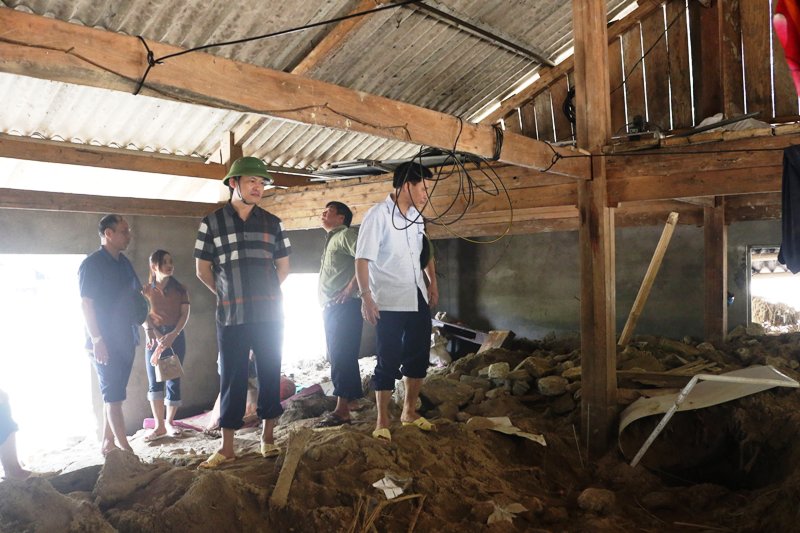 Lãnh đạo huyện Quang Bình kiểm tra công tác khắc phục, cứu trợ người dân bị thiệt hại do mưa lũ gây ra tại xã Xuân Minh