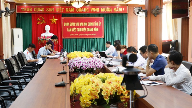 Đoàn giám sát của Ban Nội chính Tỉnh ủy làm việc tại huyện Quang Bình