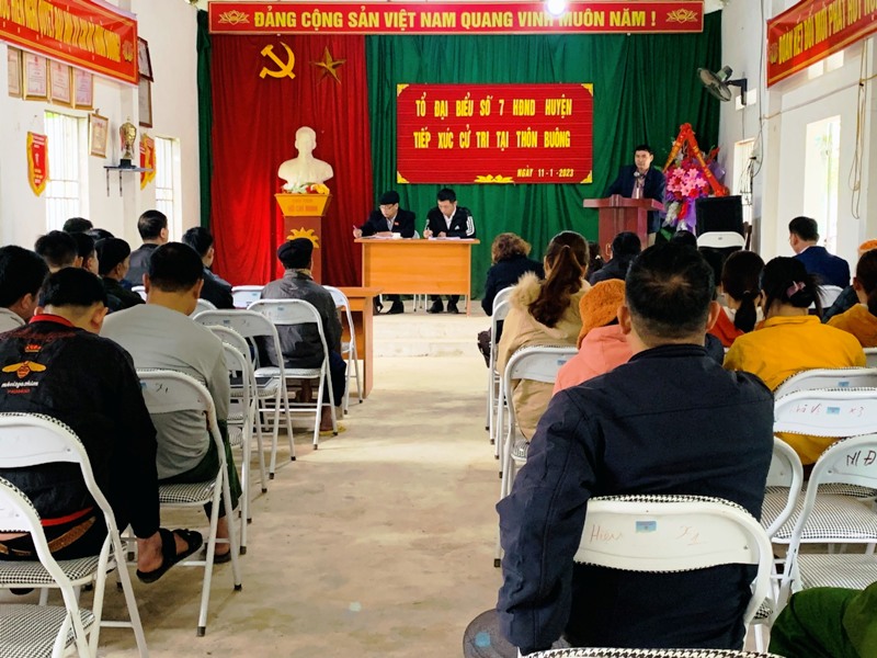 Tổ đại biểu số 7 HĐND huyện tiếp xúc cử tri tại thôn Buông, xã Hương Sơn