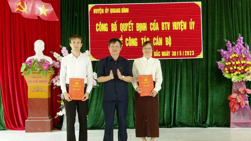 Huyện uỷ Quang Bình công bố Quyết định tại các xã trên địa bàn huyện