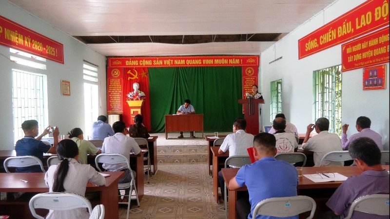 Lãnh đạo UBND huyện Quang Bình dự sinh hoạt chi bộ tại thôn Tân Thượng, xã Yên Thành