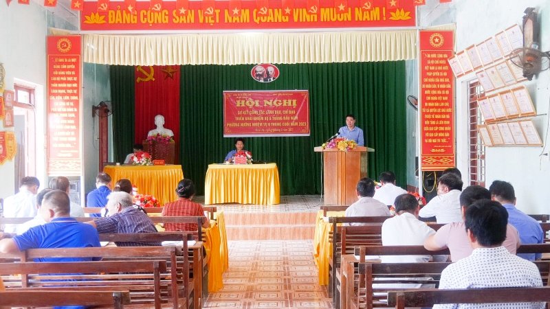 Lãnh đạo Huyện uỷ dự sinh hoạt Chi bộ thôn Hạ, xã Bằng Lang